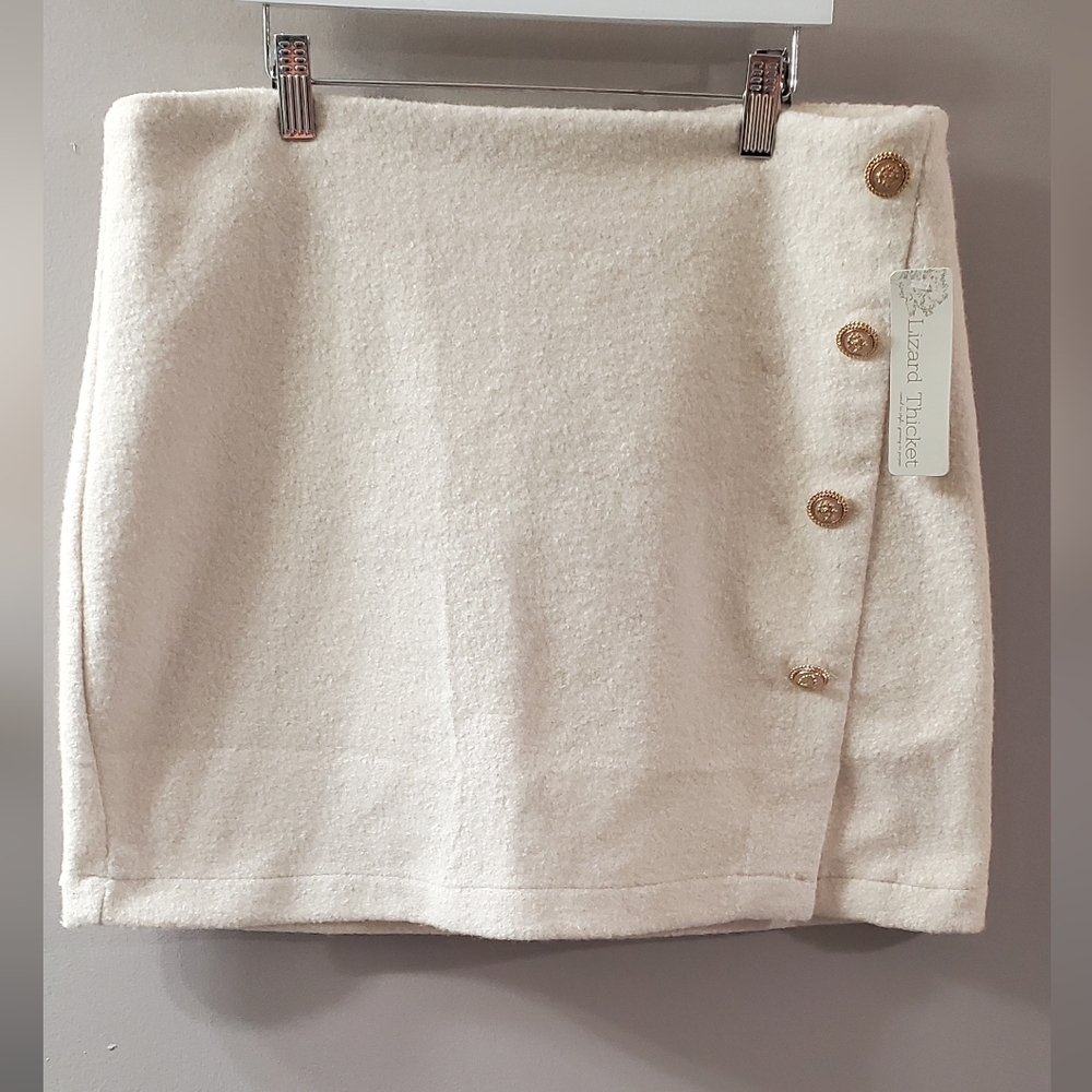 Everleigh Brook Cream Mini Skirt With Gold Accent Buttons. Sz L NWT
